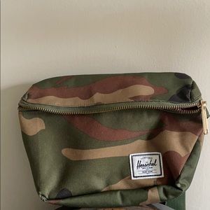 One size fit Herschel fanny pack